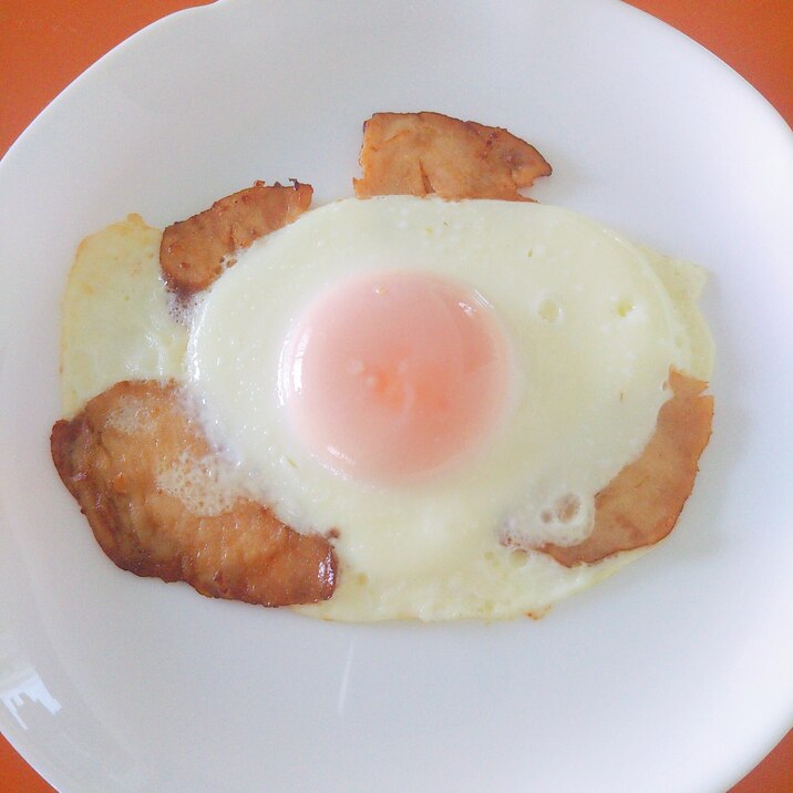 鶏チャーシューと一緒に☆目玉焼き